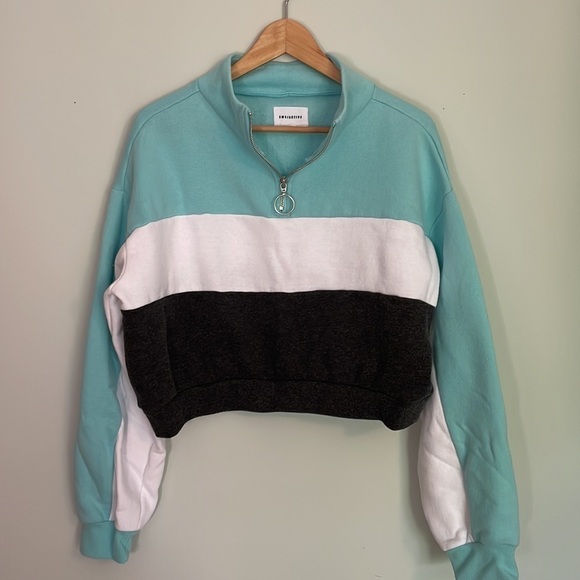 Crop Sweater - Picture 3 of 5